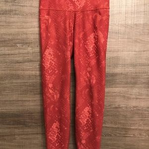 Old Navy Elevate Snake Print Legging color: RUST)